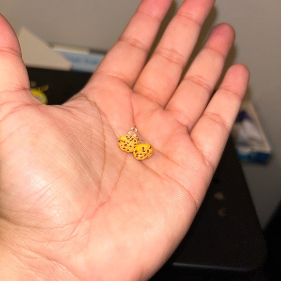 Cute Chocolate chip cookie 🍪 earrings - Picture 9 of 9